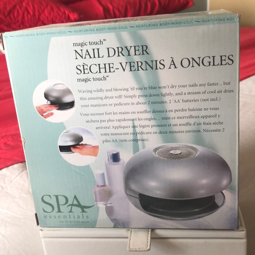 Nail dryer